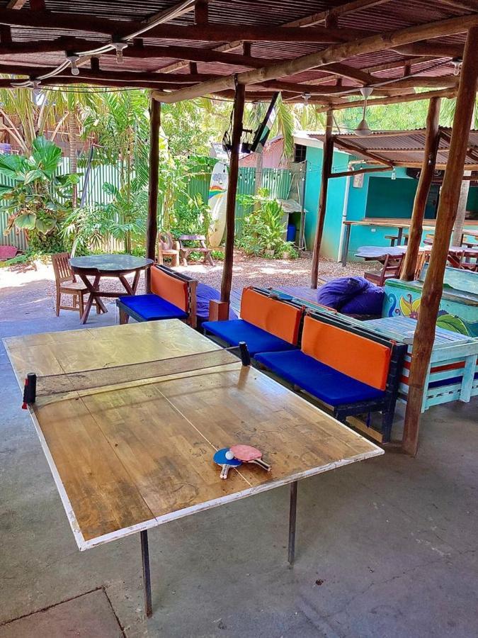 Coral Reef Surf Hostel And Camp Тамариндо Екстер'єр фото