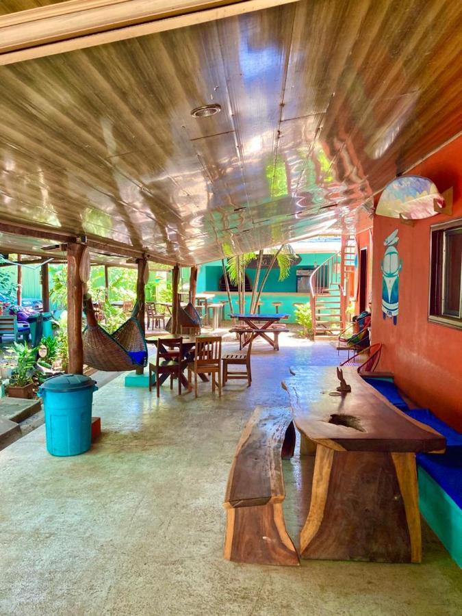 Coral Reef Surf Hostel And Camp Тамариндо Екстер'єр фото