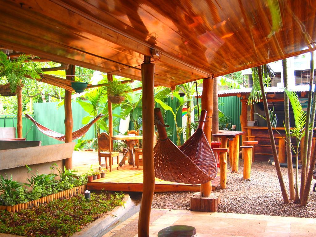 Coral Reef Surf Hostel And Camp Тамариндо Номер фото