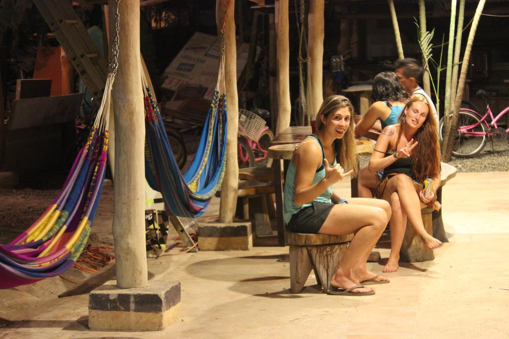 Coral Reef Surf Hostel And Camp Тамариндо Номер фото