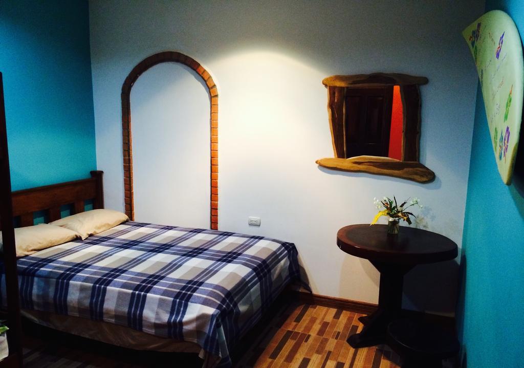 Coral Reef Surf Hostel And Camp Тамариндо Номер фото