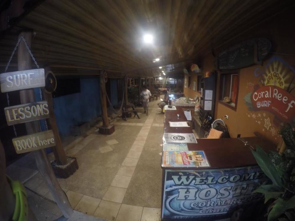 Coral Reef Surf Hostel And Camp Тамариндо Екстер'єр фото