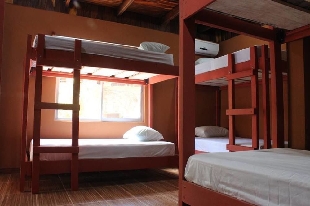 Coral Reef Surf Hostel And Camp Тамариндо Екстер'єр фото