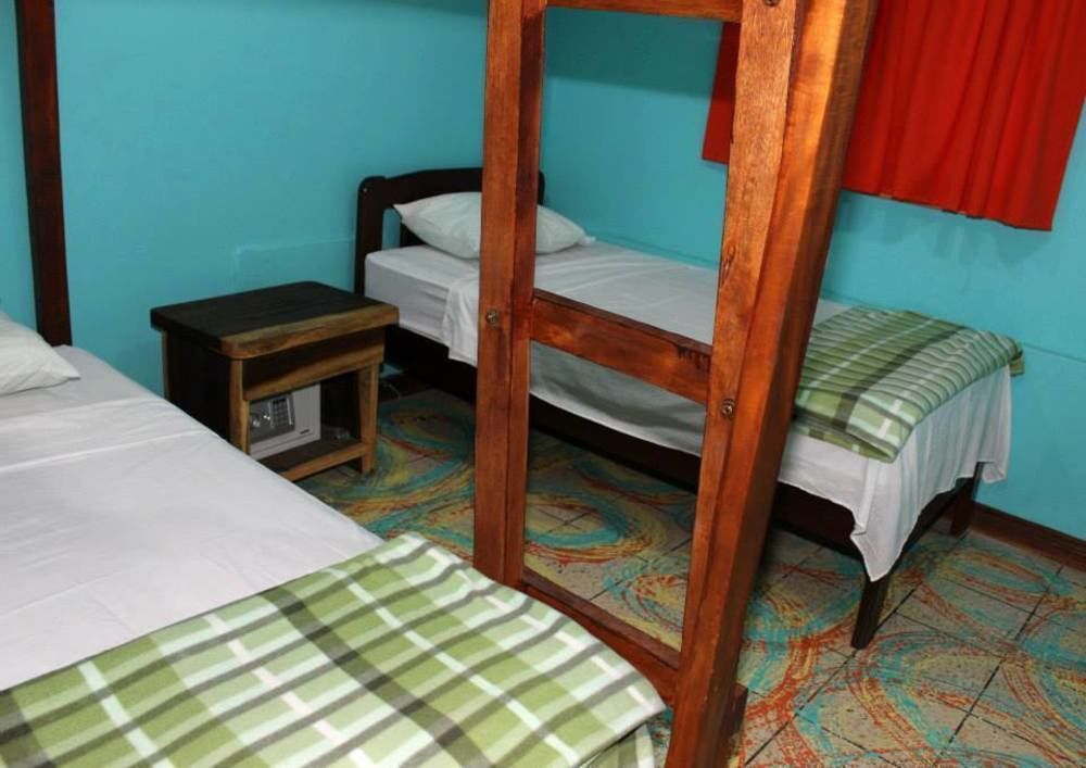 Coral Reef Surf Hostel And Camp Тамариндо Екстер'єр фото